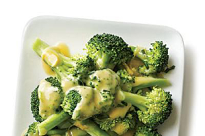 cheddar-beer-sauce-broccoli-m